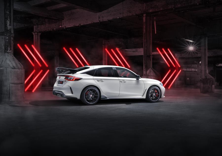  Honda Civic Type R 2022 года  (EU) (фото 3 из 10)